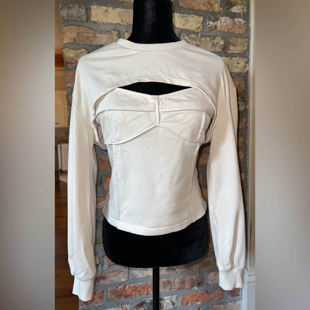 Strut & bolt two piece top. NEVER WORN